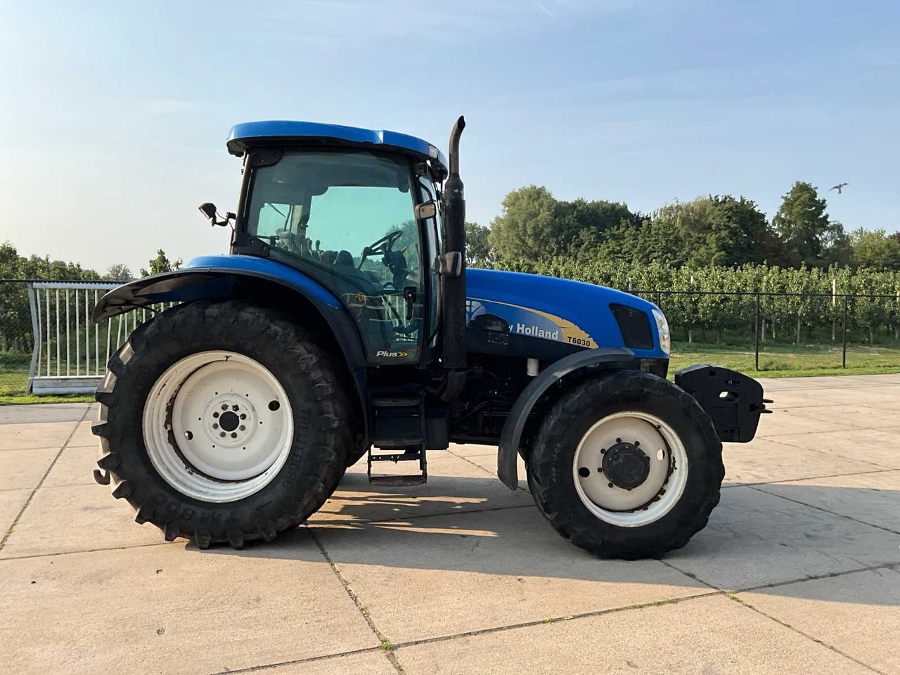 New Holland T6030 - Tractor: afbeelding 4 New Holland T6030 - Tractor: afbeelding 4
