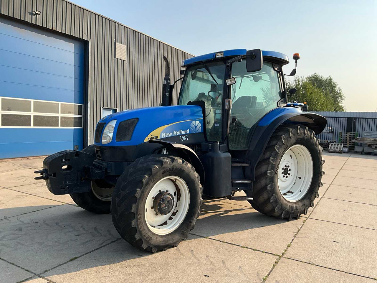 New Holland T6030 - Tractor: afbeelding 1 New Holland T6030 - Tractor: afbeelding 1
