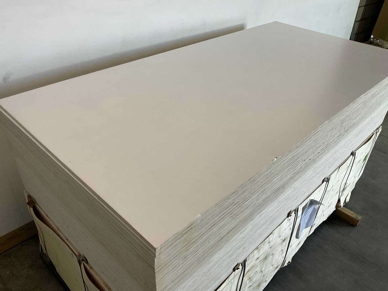 Poplar - plywood board lacquered 250x122x1.8 cm (39x) - Bouwmaterieel: afbeelding 5 Poplar - plywood board lacquered 250x122x1.8 cm (39x) - Bouwmaterieel: afbeelding 5