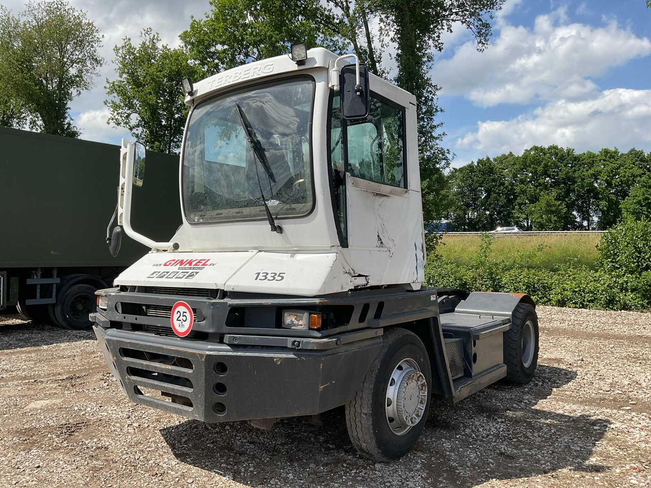 2004 TERBERG RT222 4X4 TERMINAL TRACTOR - Vrachtwagen: afbeelding 1 2004 TERBERG RT222 4X4 TERMINAL TRACTOR - Vrachtwagen: afbeelding 1