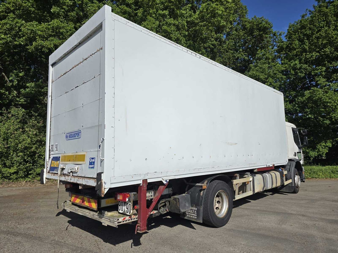 2010 VOLVO FE260 - RIGID WITH TAILGATE - 7.1L DIESEL – AIR-CONDITIONED - Vrachtwagen: afbeelding 4 2010 VOLVO FE260 - RIGID WITH TAILGATE - 7.1L DIESEL – AIR-CONDITIONED - Vrachtwagen: afbeelding 4