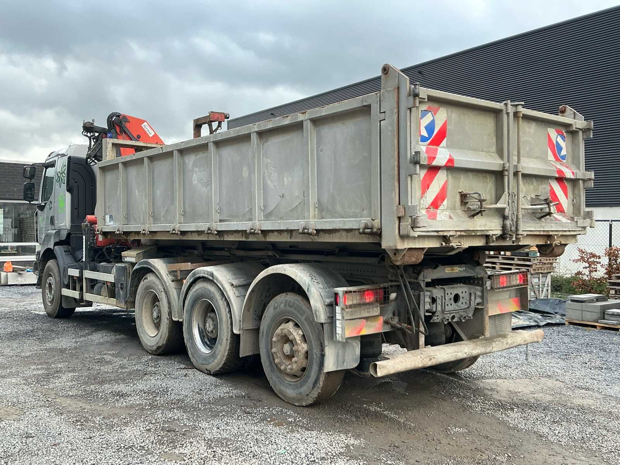 2011 RENAULT KERAX 460 TRIDEM TRUCK WITH CRANE AND CONTAINER - Vrachtwagen: afbeelding 4 2011 RENAULT KERAX 460 TRIDEM TRUCK WITH CRANE AND CONTAINER - Vrachtwagen: afbeelding 4
