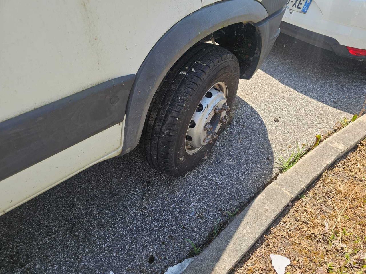 2013 - IVECO - DAILY CNG - TRUCK WITH TAIL LIFT - Vrachtwagen: afbeelding 4 2013 - IVECO - DAILY CNG - TRUCK WITH TAIL LIFT - Vrachtwagen: afbeelding 4