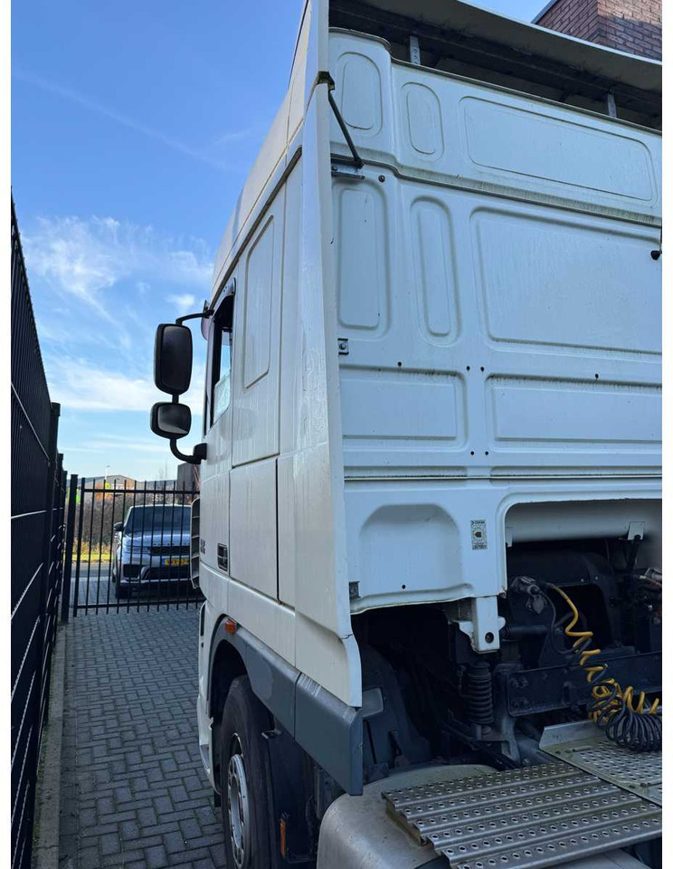DAF - 2010 - FT XF105 - TRUCK - Vrachtwagen: afbeelding 4 DAF - 2010 - FT XF105 - TRUCK - Vrachtwagen: afbeelding 4