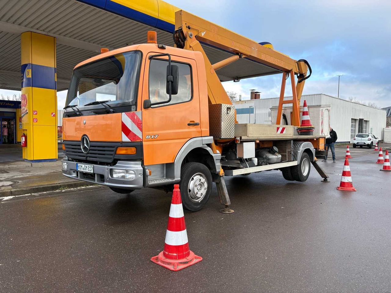 MERCEDES-BENZ 817 WITH HUBMEISTER WORK PLATFORM - Vrachtwagen: afbeelding 1 MERCEDES-BENZ 817 WITH HUBMEISTER WORK PLATFORM - Vrachtwagen: afbeelding 1