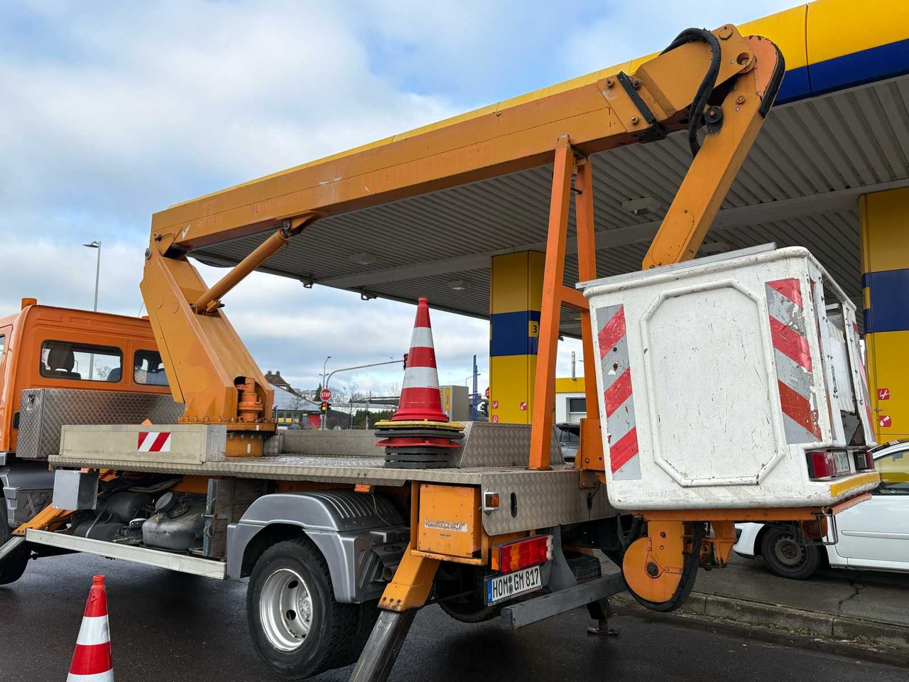 MERCEDES-BENZ 817 WITH HUBMEISTER WORK PLATFORM - Vrachtwagen: afbeelding 4 MERCEDES-BENZ 817 WITH HUBMEISTER WORK PLATFORM - Vrachtwagen: afbeelding 4