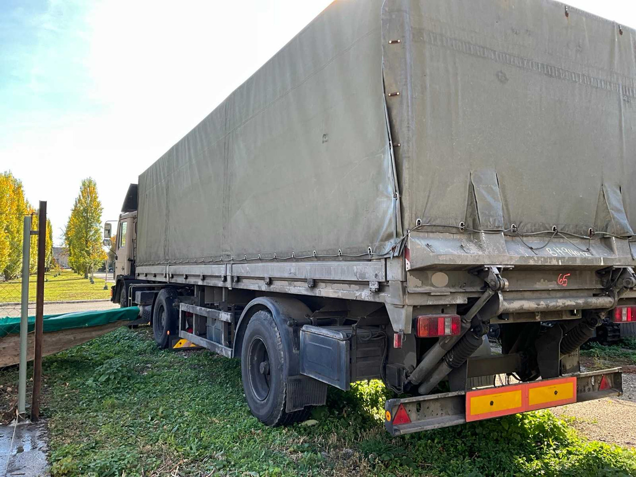 Vrachtwagen TRACTOR UNIT WITH SEMI-TRAILER: afbeelding 6 Vrachtwagen TRACTOR UNIT WITH SEMI-TRAILER: afbeelding 6