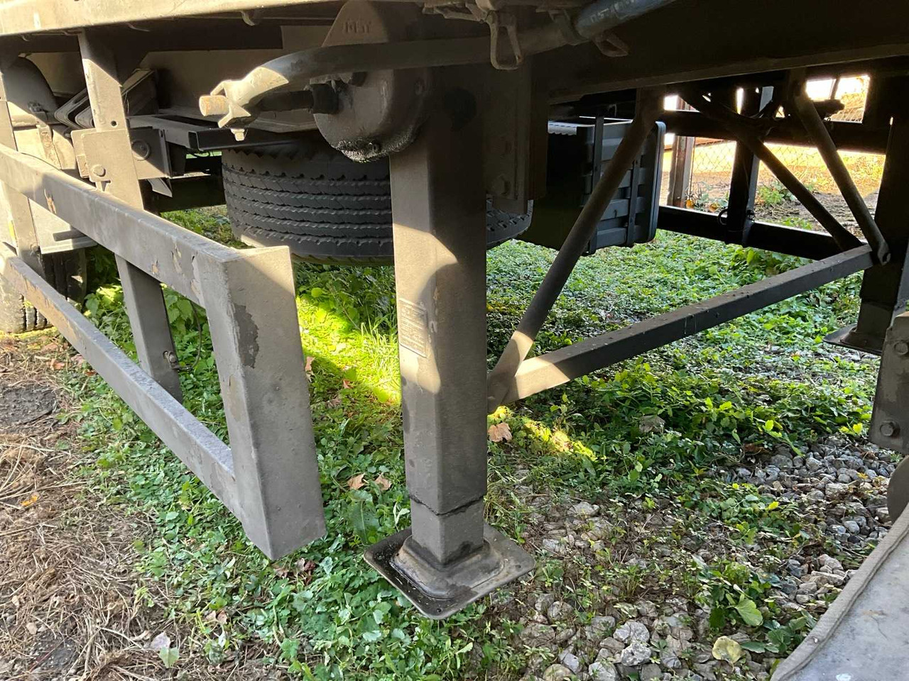 Vrachtwagen TRACTOR UNIT WITH SEMI-TRAILER: afbeelding 20 Vrachtwagen TRACTOR UNIT WITH SEMI-TRAILER: afbeelding 20