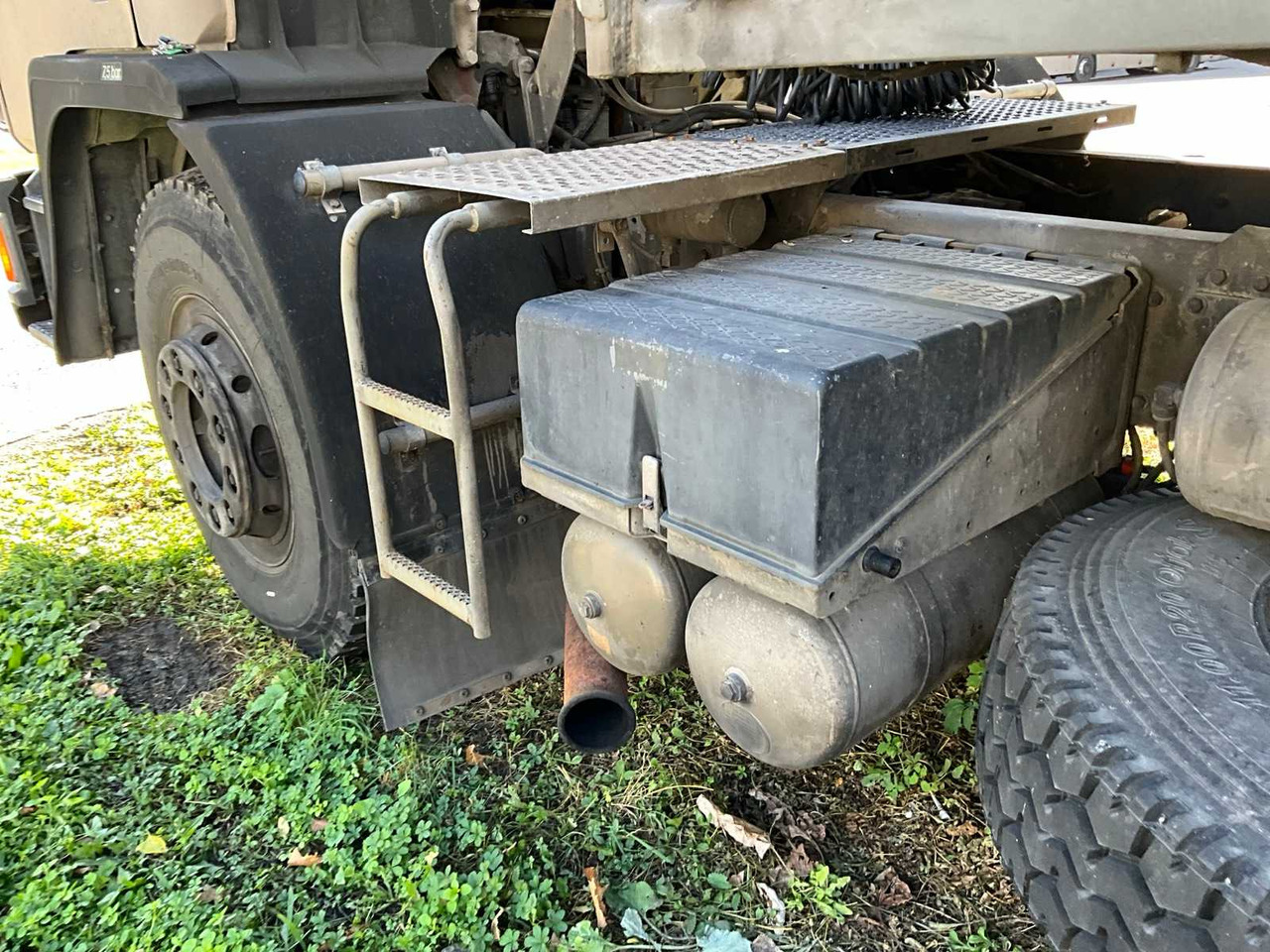 Vrachtwagen TRACTOR UNIT WITH SEMI-TRAILER: afbeelding 14 Vrachtwagen TRACTOR UNIT WITH SEMI-TRAILER: afbeelding 14