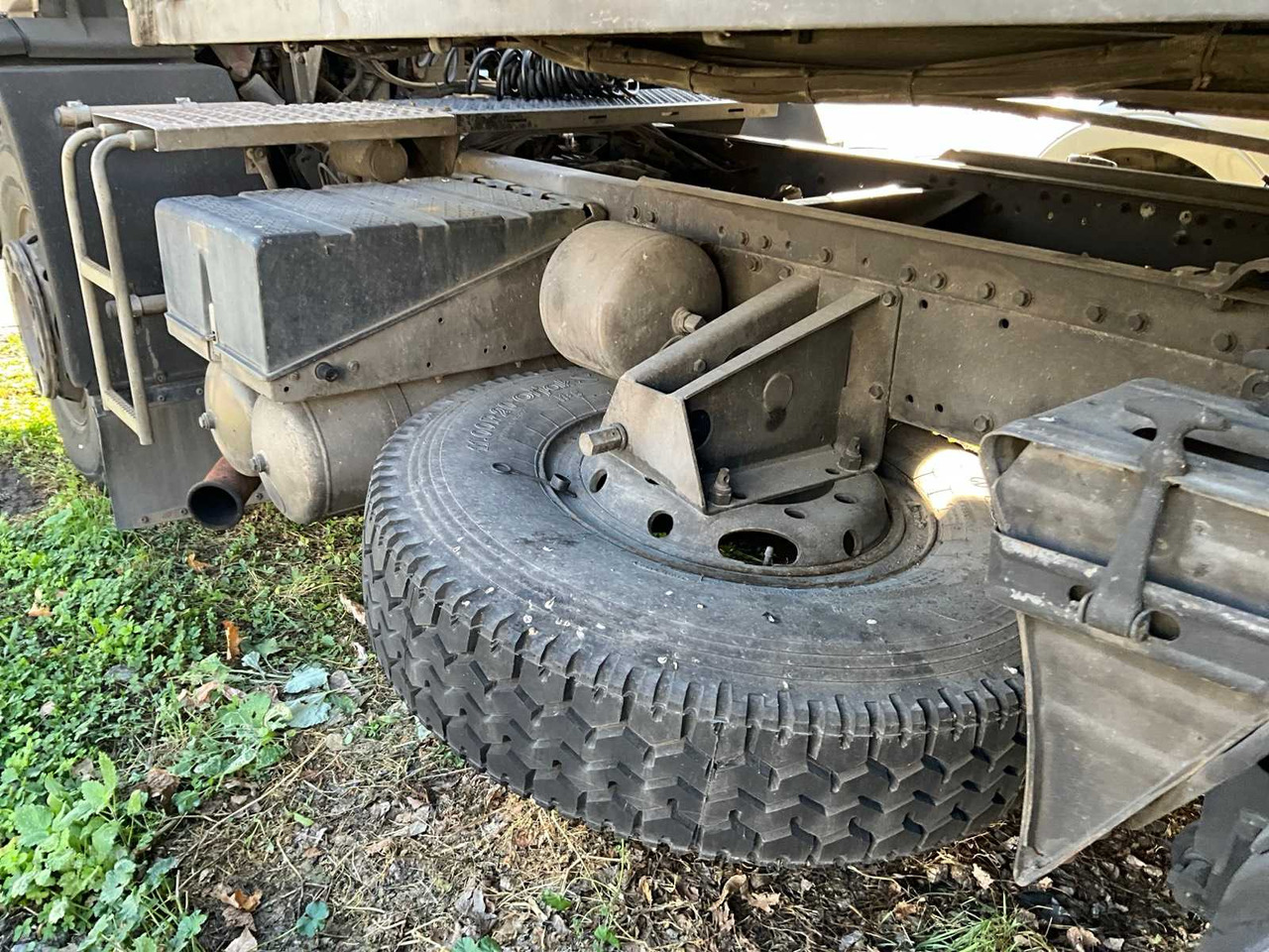 Vrachtwagen TRACTOR UNIT WITH SEMI-TRAILER: afbeelding 13 Vrachtwagen TRACTOR UNIT WITH SEMI-TRAILER: afbeelding 13