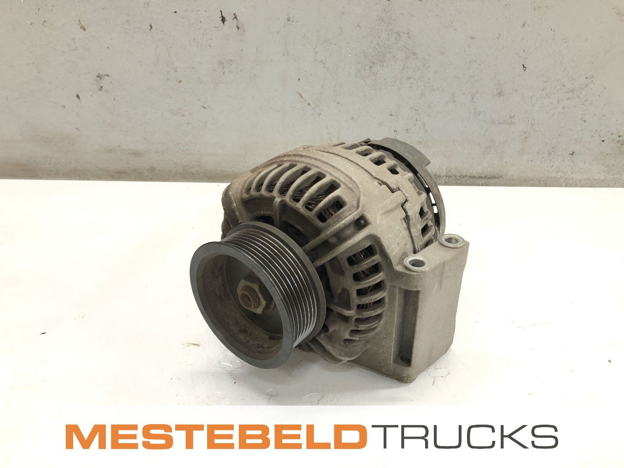 DAF Dynamo XF 105 28V/80A - Elektrisch systeem voor Vrachtwagen: afbeelding 1 DAF Dynamo XF 105 28V/80A - Elektrisch systeem voor Vrachtwagen: afbeelding 1