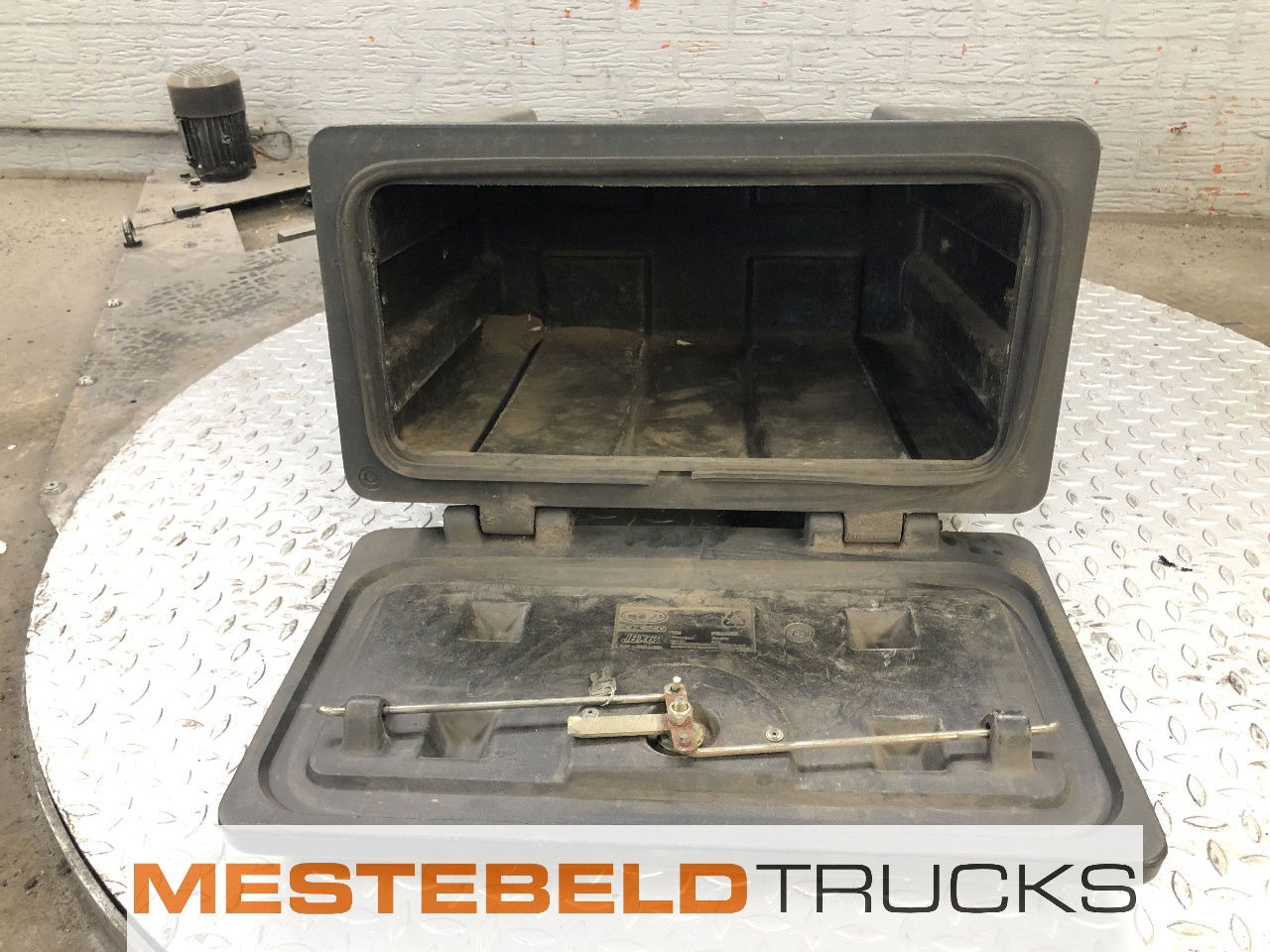 DAF Gereedschapskist CF - Frame/ Chassis voor Vrachtwagen: afbeelding 2 DAF Gereedschapskist CF - Frame/ Chassis voor Vrachtwagen: afbeelding 2
