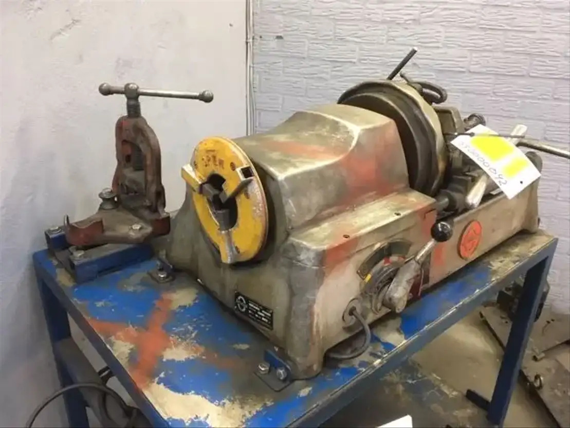 Diversen Draadsnijmachine Brutol type 713 - Werktuigmachine: afbeelding 3 Diversen Draadsnijmachine Brutol type 713 - Werktuigmachine: afbeelding 3