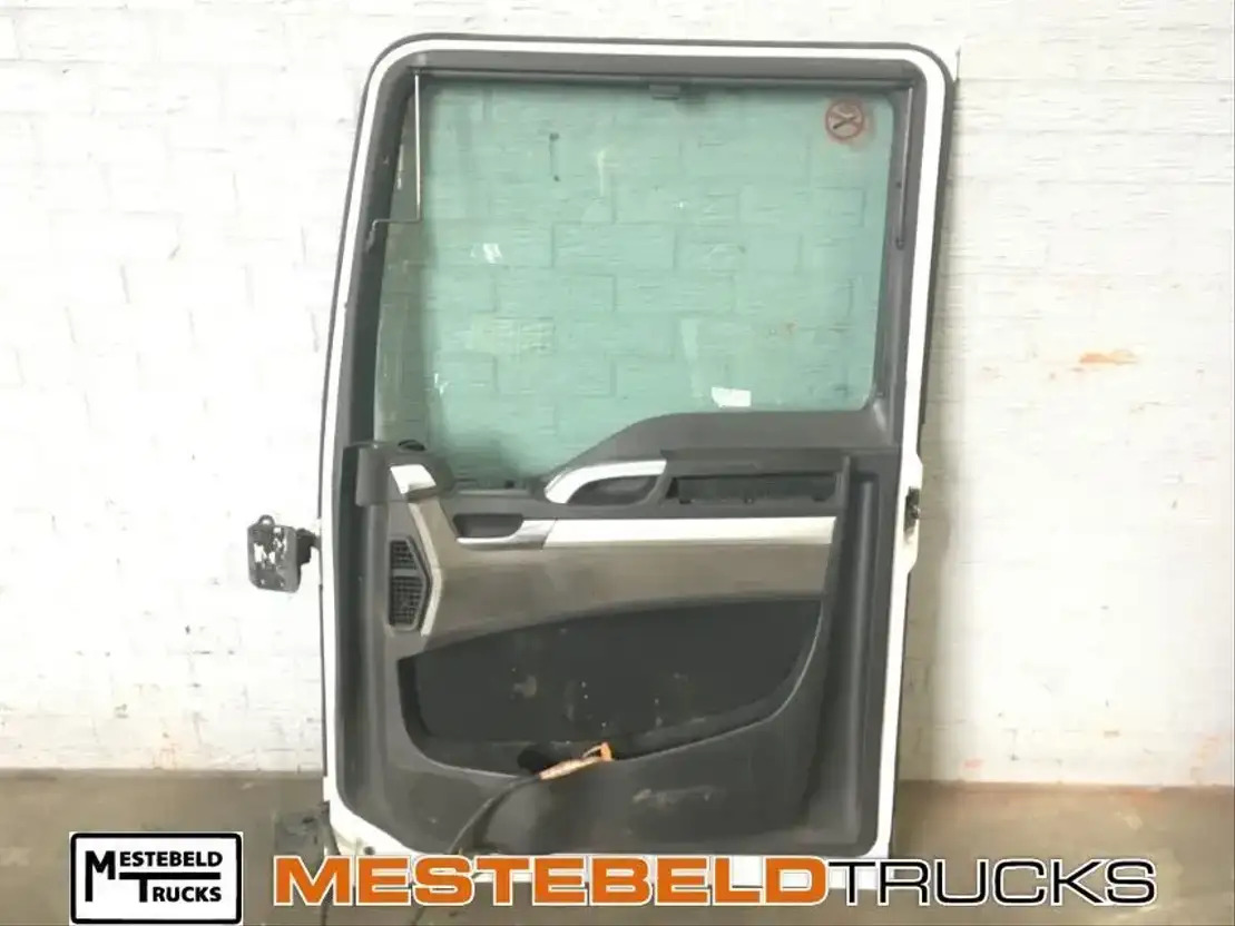 MAN Deur TGX rechts - Cabine en interieur voor Vrachtwagen: afbeelding 2 MAN Deur TGX rechts - Cabine en interieur voor Vrachtwagen: afbeelding 2