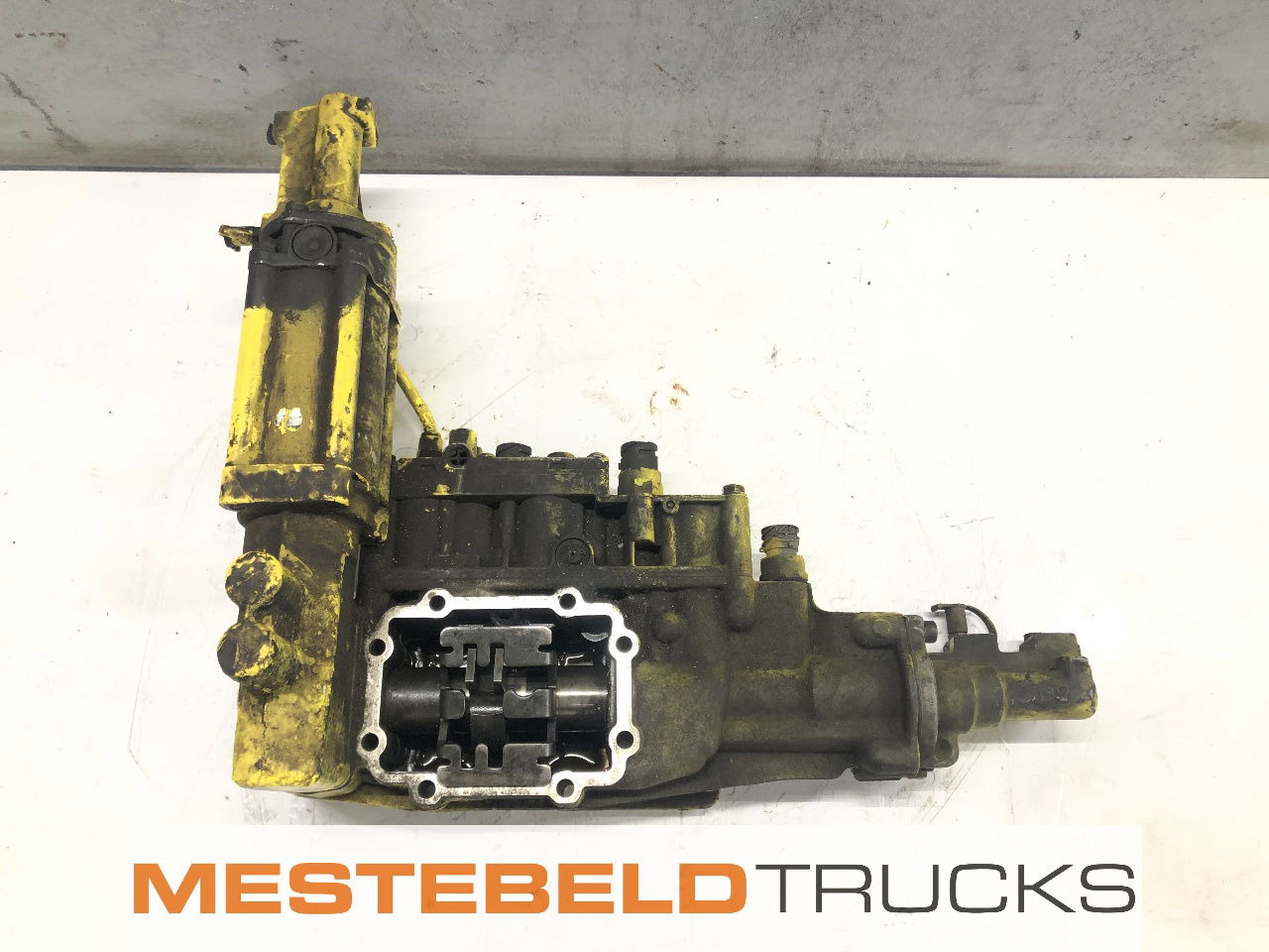 MAN Schakeldeksel 16S1820 TO - Versnellingsbak en onderdelen voor Vrachtwagen: afbeelding 1 MAN Schakeldeksel 16S1820 TO - Versnellingsbak en onderdelen voor Vrachtwagen: afbeelding 1