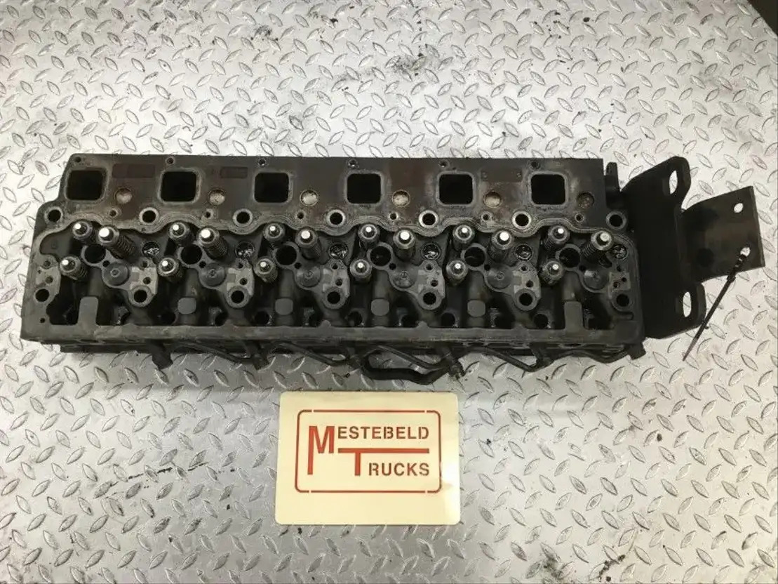 Mercedes-Benz Cilinderkop Axor - Motor en onderdelen voor Vrachtwagen: afbeelding 1 Mercedes-Benz Cilinderkop Axor - Motor en onderdelen voor Vrachtwagen: afbeelding 1
