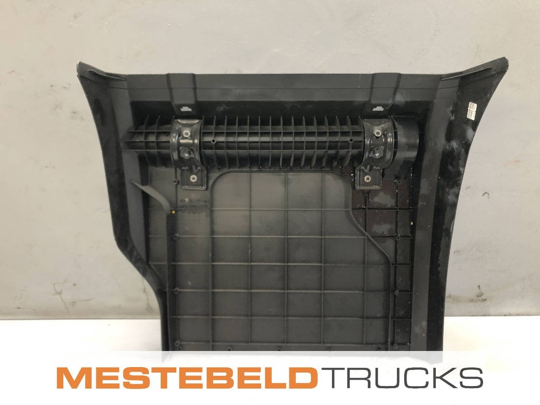 Mercedes-Benz Spatbord achteras rechtsvoor - Frame/ Chassis voor Vrachtwagen: afbeelding 2 Mercedes-Benz Spatbord achteras rechtsvoor - Frame/ Chassis voor Vrachtwagen: afbeelding 2