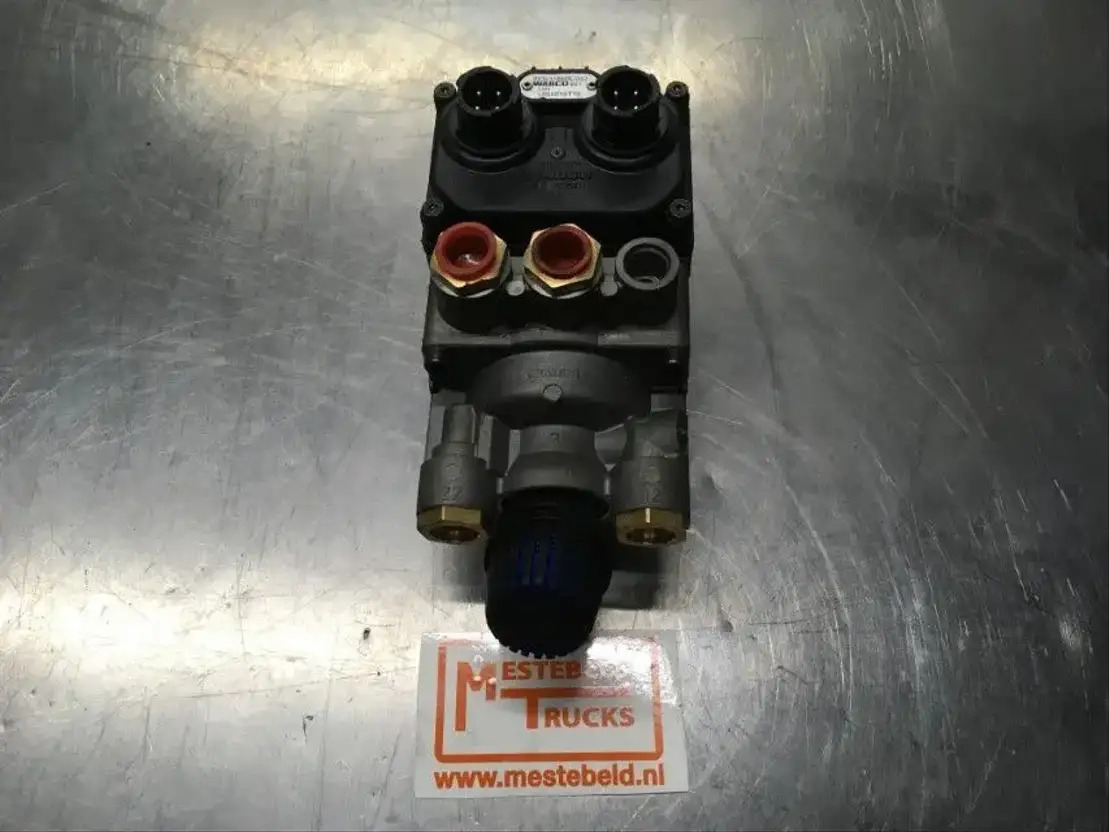 Mercedes-Benz Voetremventiel - Remdelen voor Vrachtwagen: afbeelding 1 Mercedes-Benz Voetremventiel - Remdelen voor Vrachtwagen: afbeelding 1