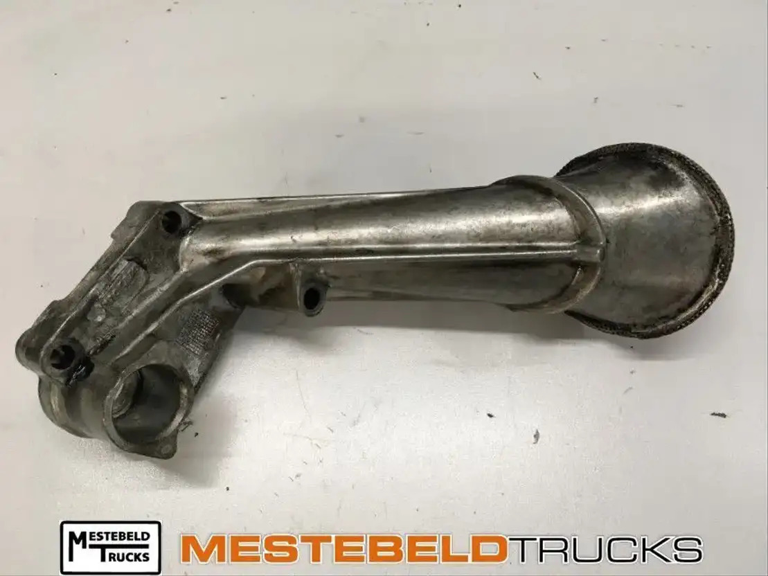 Volvo Olieaanzuigbuis  - Motor en onderdelen voor Vrachtwagen: afbeelding 1 Volvo Olieaanzuigbuis  - Motor en onderdelen voor Vrachtwagen: afbeelding 1