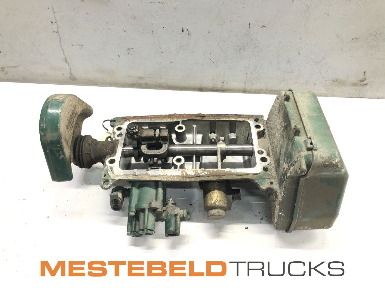 Volvo Schakeldeksel FH12 - Versnellingsbak en onderdelen voor Vrachtwagen: afbeelding 1 Volvo Schakeldeksel FH12 - Versnellingsbak en onderdelen voor Vrachtwagen: afbeelding 1