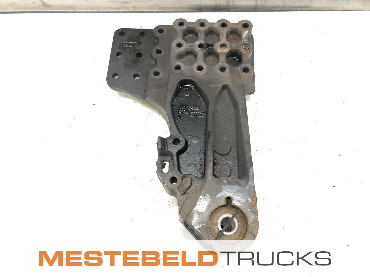 Volvo Veersteun rechts van sleepas - Frame/ Chassis voor Vrachtwagen: afbeelding 1 Volvo Veersteun rechts van sleepas - Frame/ Chassis voor Vrachtwagen: afbeelding 1