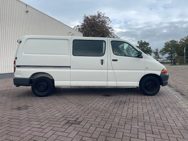 Toyota HiAce 2.5 D4-D 90 Lang Airco - Kleine bestelwagen: afbeelding 3 Toyota HiAce 2.5 D4-D 90 Lang Airco - Kleine bestelwagen: afbeelding 3