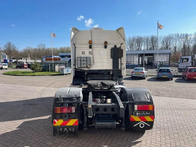 MAN 19.463 6 Cilinder Manual pomp EURO 2 - Trekker: afbeelding 4 MAN 19.463 6 Cilinder Manual pomp EURO 2 - Trekker: afbeelding 4