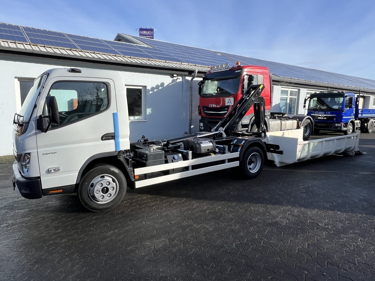 FUSO Canter FUSO 7C18 City Abrollkipper Miete - Haakarmsysteem vrachtwagen: afbeelding 3 FUSO Canter FUSO 7C18 City Abrollkipper Miete - Haakarmsysteem vrachtwagen: afbeelding 3