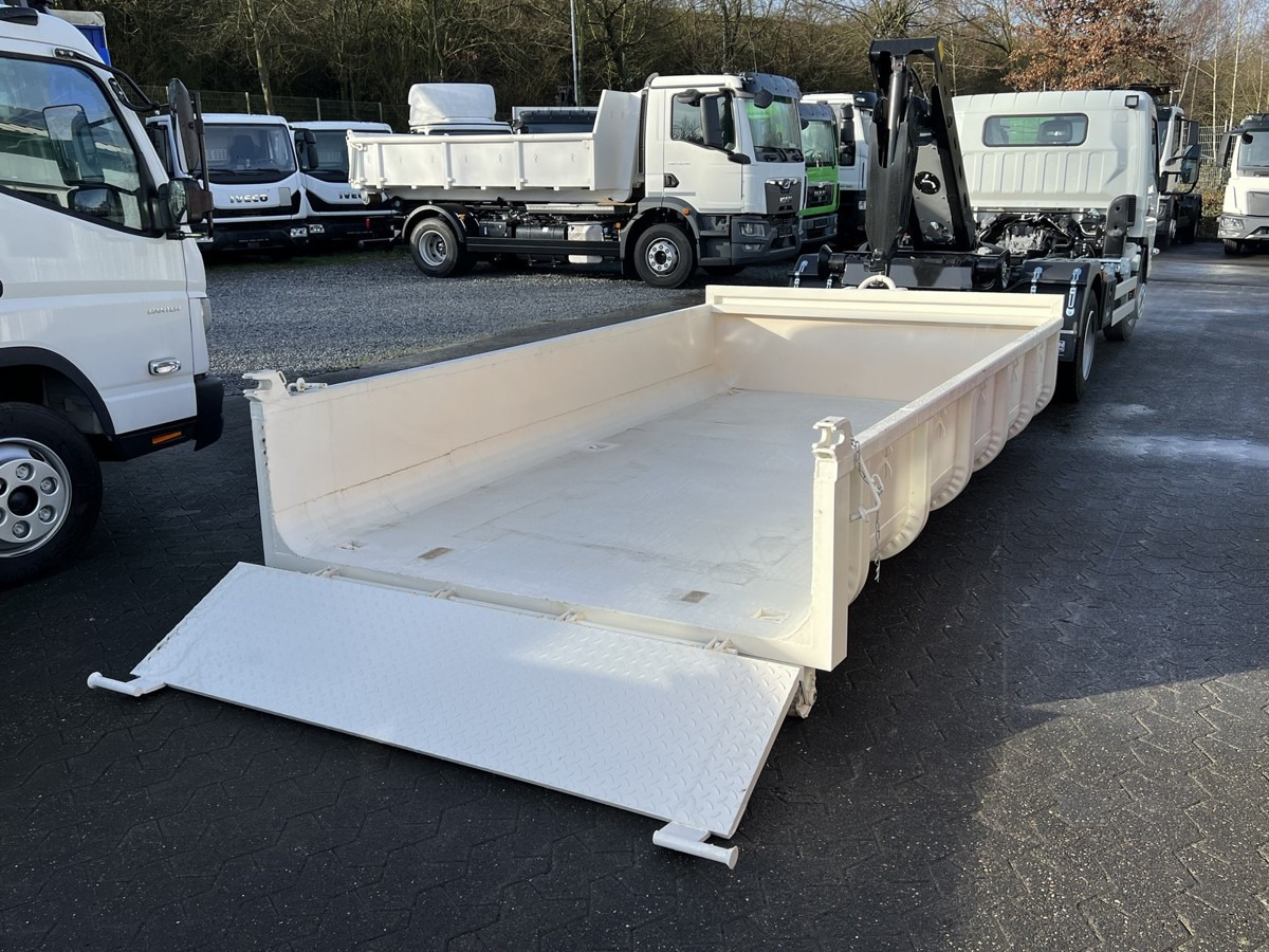 FUSO Canter FUSO 7C18 City Abrollkipper Miete - Haakarmsysteem vrachtwagen: afbeelding 4 FUSO Canter FUSO 7C18 City Abrollkipper Miete - Haakarmsysteem vrachtwagen: afbeelding 4