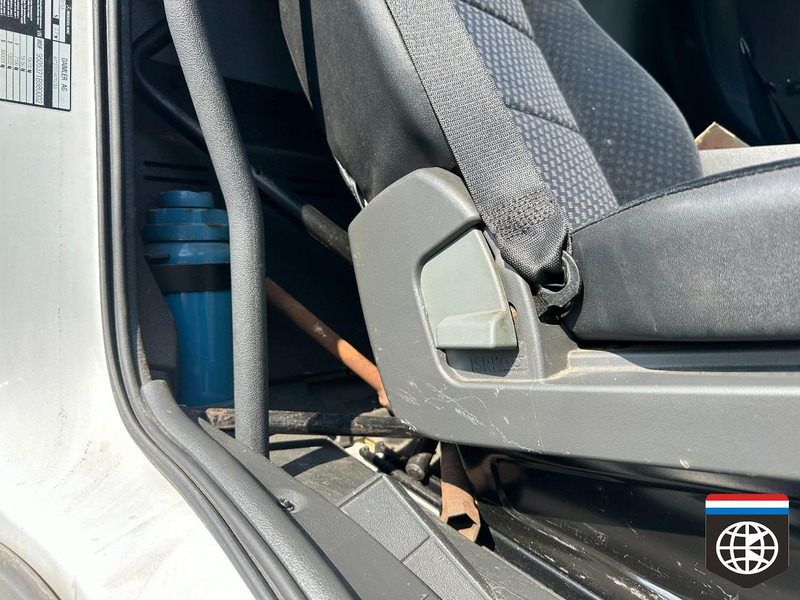 Mercedes-Benz AXOR 1833 TAIL LIFT - MANUAL GEARBOX - Schuifzeilen vrachtwagen: afbeelding 2 Mercedes-Benz AXOR 1833 TAIL LIFT - MANUAL GEARBOX - Schuifzeilen vrachtwagen: afbeelding 2