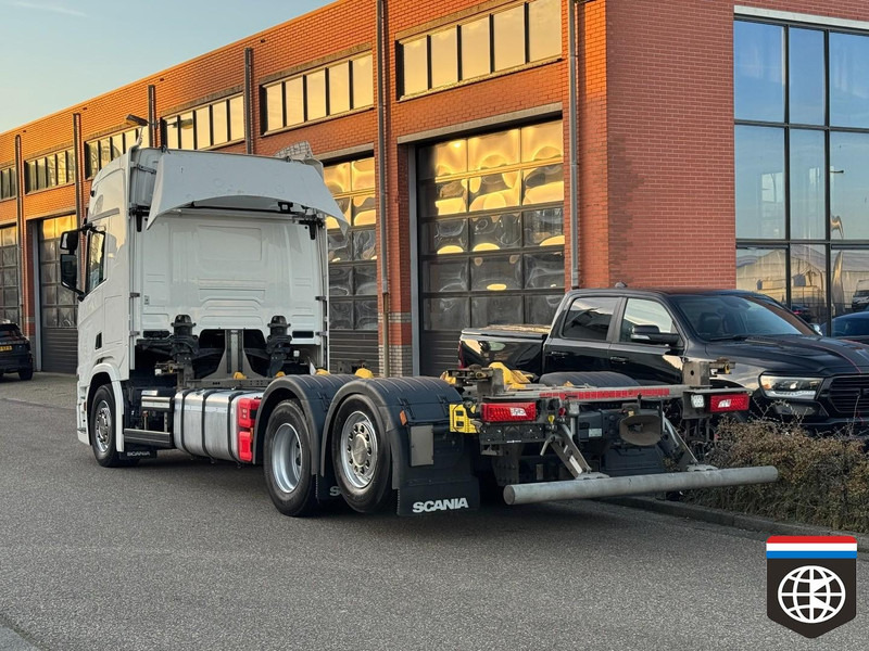 Scania R450 6X2/4 Highline Retarder Night a/c Full air - BDF CHASSIS - Concourstaat - Containertransporter/ Wissellaadbak vrachtwagen: afbeelding 4 Scania R450 6X2/4 Highline Retarder Night a/c Full air - BDF CHASSIS - Concourstaat - Containertransporter/ Wissellaadbak vrachtwagen: afbeelding 4