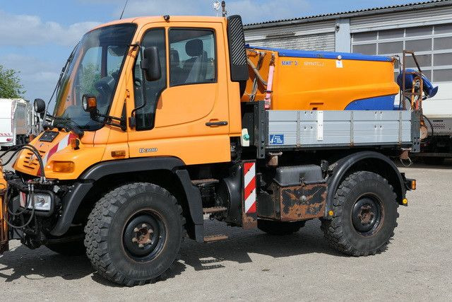 Unimog U 300 4x4, Schmidt, Streuer, Schild, Klima,27tkm - Bedrijfswagen: afbeelding 2 Unimog U 300 4x4, Schmidt, Streuer, Schild, Klima,27tkm - Bedrijfswagen: afbeelding 2