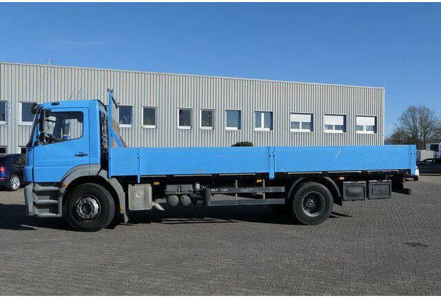 Mercedes-Benz 1824 L Axor 4x2, 3. Sitz, AHK, Gerüstbau, Klima - Vrachtwagen met open laadbak: afbeelding 2 Mercedes-Benz 1824 L Axor 4x2, 3. Sitz, AHK, Gerüstbau, Klima - Vrachtwagen met open laadbak: afbeelding 2