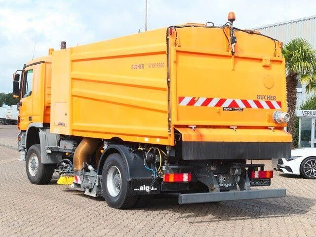 Mercedes-Benz 2032 A Actros 4x4, Bucher STKF 9500, Airport, AC - Veegwagen: afbeelding 5 Mercedes-Benz 2032 A Actros 4x4, Bucher STKF 9500, Airport, AC - Veegwagen: afbeelding 5