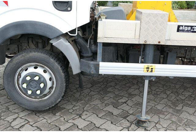 Nissan 32.12 4x2, 11m Arbeitshöhe, Klima,3. Sitz - Vrachtwagen hoogwerker: afbeelding 3 Nissan 32.12 4x2, 11m Arbeitshöhe, Klima,3. Sitz - Vrachtwagen hoogwerker: afbeelding 3