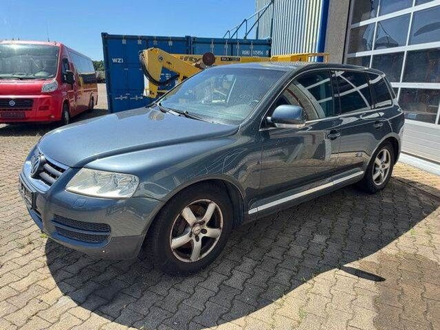 Volkswagen Touareg 3.2 V6/ GETRIEBESCHADEN /Motor läuft! - Bestelwagen met open laadbak: afbeelding 1 Volkswagen Touareg 3.2 V6/ GETRIEBESCHADEN /Motor läuft! - Bestelwagen met open laadbak: afbeelding 1