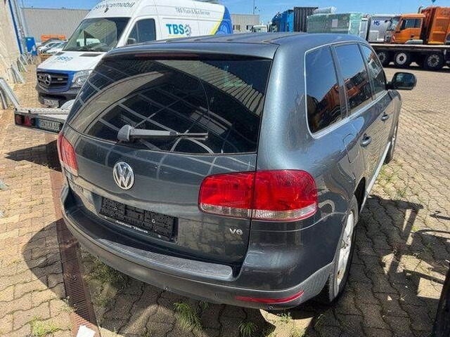 Volkswagen Touareg 3.2 V6/ GETRIEBESCHADEN /Motor läuft! - Bestelwagen met open laadbak: afbeelding 2 Volkswagen Touareg 3.2 V6/ GETRIEBESCHADEN /Motor läuft! - Bestelwagen met open laadbak: afbeelding 2