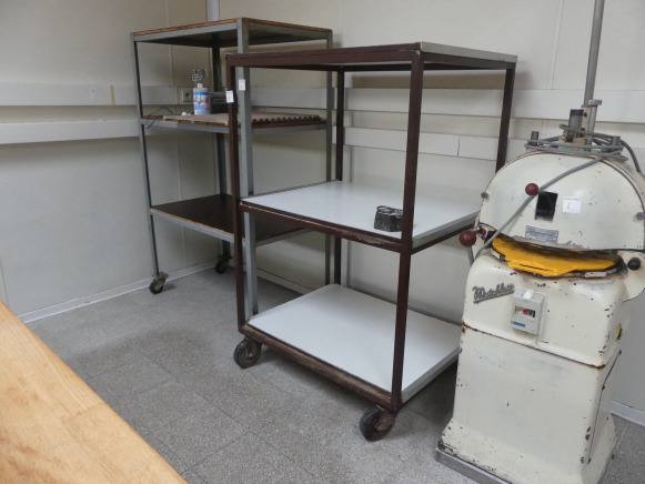 2 Chariots à roulettes 3 niveaux - Bakkerijmachine: afbeelding 1 2 Chariots à roulettes 3 niveaux - Bakkerijmachine: afbeelding 1