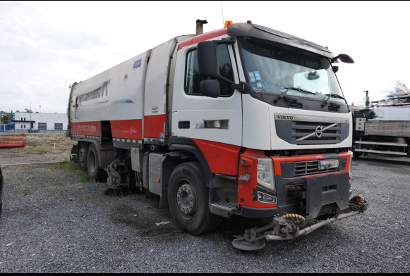 Camion balayeuse de voirie Volvo - Andere machine: afbeelding 2 Camion balayeuse de voirie Volvo - Andere machine: afbeelding 2
