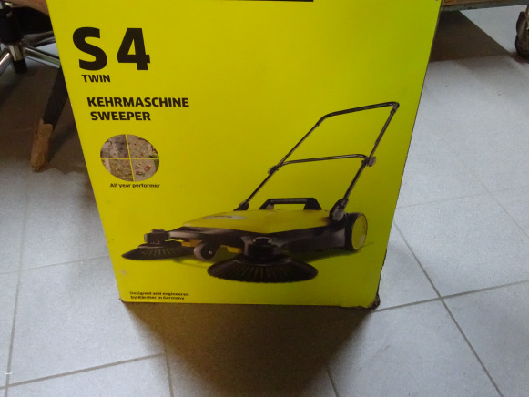 Balayeuse mécanique KARCHER S 4 Twin - Industriële veegmachine: afbeelding 1 Balayeuse mécanique KARCHER S 4 Twin - Industriële veegmachine: afbeelding 1