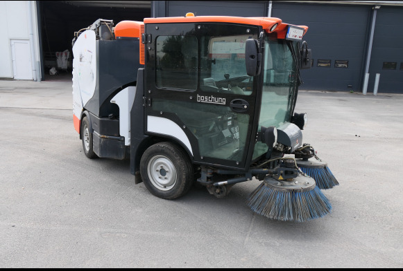 Camion balayeuse articulé Boschung S2 - Veegwagen: afbeelding 1 Camion balayeuse articulé Boschung S2 - Veegwagen: afbeelding 1