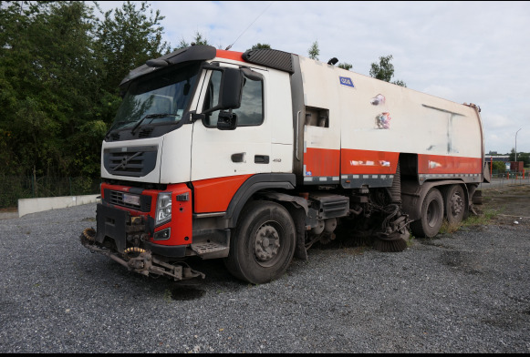 Camion balayeuse de voirie Volvo - Veegwagen: afbeelding 1 Camion balayeuse de voirie Volvo - Veegwagen: afbeelding 1