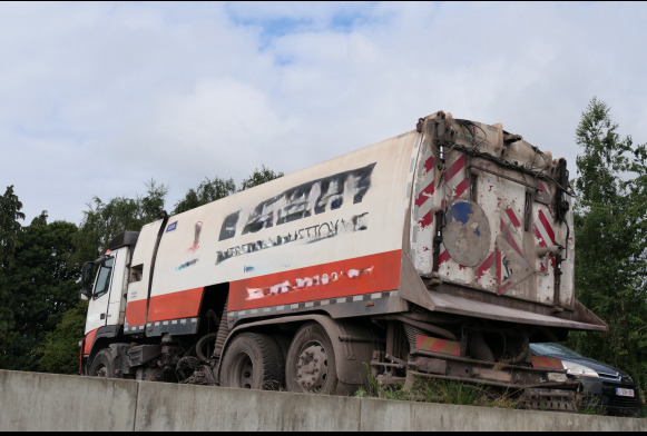 Camion balayeuse de voirie Volvo - Veegwagen: afbeelding 4 Camion balayeuse de voirie Volvo - Veegwagen: afbeelding 4
