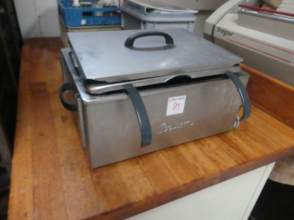 Friteuse à boule de Berlin Pelion, Allongeuse à pistolet marque et modèle illisible - Bakkerijmachine: afbeelding 1 Friteuse à boule de Berlin Pelion, Allongeuse à pistolet marque et modèle illisible - Bakkerijmachine: afbeelding 1