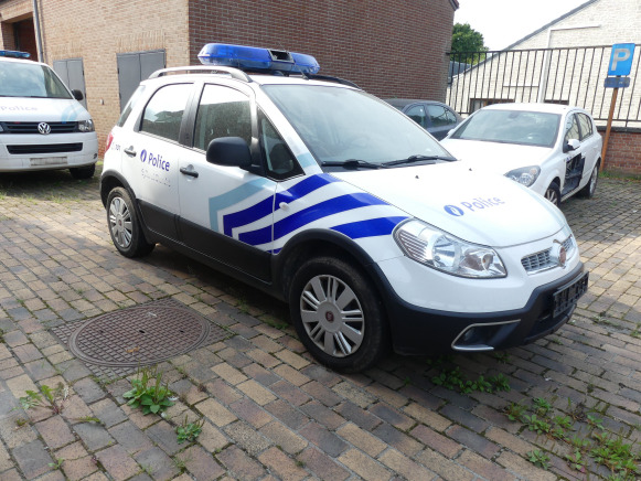 Voiture 4x4 Fiat Sedici (2011-92.634 km-VIN:TSMFYB21S00608157) - Gemeentelijke machine/ Speciaal: afbeelding 3 Voiture 4x4 Fiat Sedici (2011-92.634 km-VIN:TSMFYB21S00608157) - Gemeentelijke machine/ Speciaal: afbeelding 3