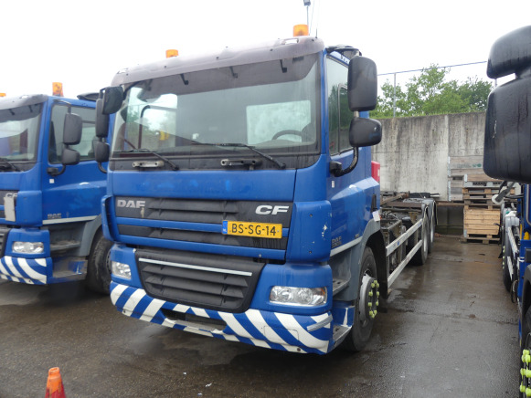 REF:BS-SG-14 - Camion porte container DAF FASCF85 (2007-1.117.773 km) - Containertransporter/ Wissellaadbak vrachtwagen: afbeelding 1 REF:BS-SG-14 - Camion porte container DAF FASCF85 (2007-1.117.773 km) - Containertransporter/ Wissellaadbak vrachtwagen: afbeelding 1