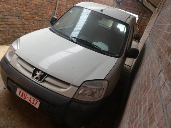 REF:Immatriculé sous : YAU-437 - Voiture Peugeot Partner - Kleine bestelwagen: afbeelding 2 REF:Immatriculé sous : YAU-437 - Voiture Peugeot Partner - Kleine bestelwagen: afbeelding 2
