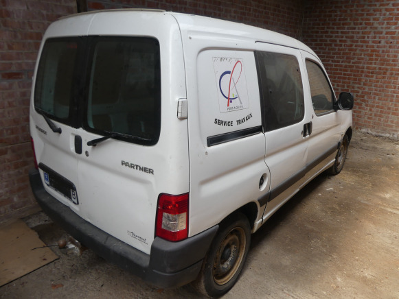 REF:Immatriculé sous : YAU-437 - Voiture Peugeot Partner - Kleine bestelwagen: afbeelding 4 REF:Immatriculé sous : YAU-437 - Voiture Peugeot Partner - Kleine bestelwagen: afbeelding 4