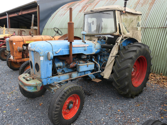 Tracteur agricole + treuil Ford Super Major - Tractor: afbeelding 1 Tracteur agricole + treuil Ford Super Major - Tractor: afbeelding 1