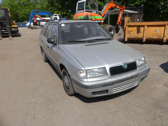 Voiture Skoda Felicia Station wagon (1999-134.345 km) - Personenwagen: afbeelding 2 Voiture Skoda Felicia Station wagon (1999-134.345 km) - Personenwagen: afbeelding 2